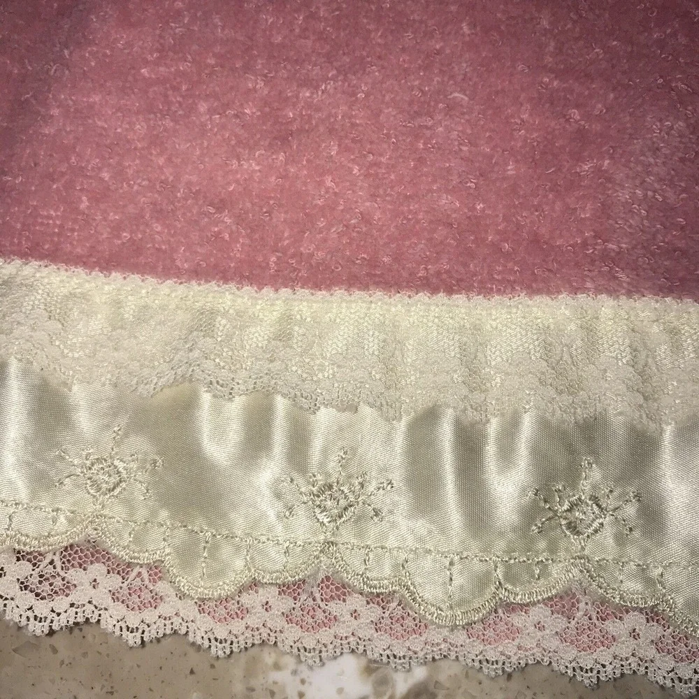 1 JC Penney Home Collection Pink Hand Towel 1 Cannon Lace Trimmed 100% Cotton